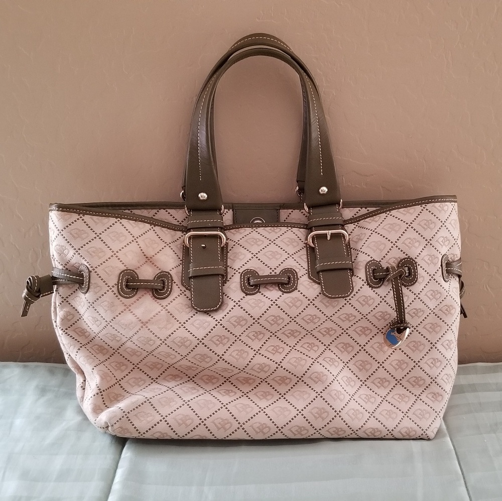 Beautiful Dooney & Bourke Shoulderbag